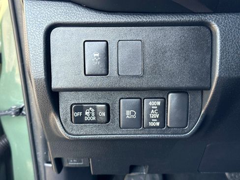 Used 2021 Toyota Tacoma TRD Off-Road AWD/4WD image 32
