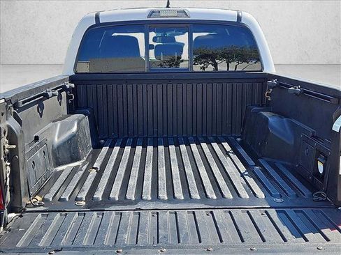 Used 2016 Toyota Tacoma TRD Sport w/ Towing Package image 6