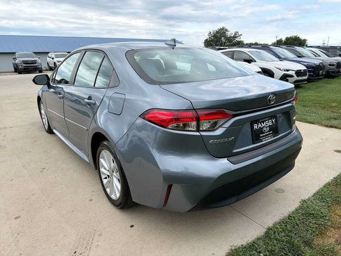 Used 2023 Toyota Corolla LE w/ LE Convenience Package FWD image 4