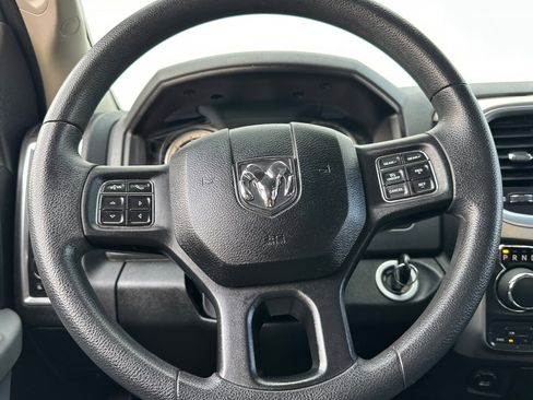 Used 2018 RAM 1500 Classic SLT image 34