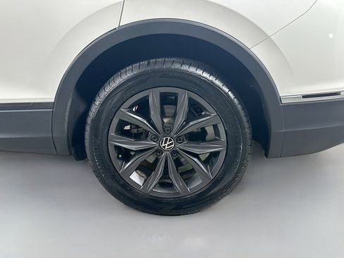 Certified 2023 Volkswagen Tiguan SE image 28