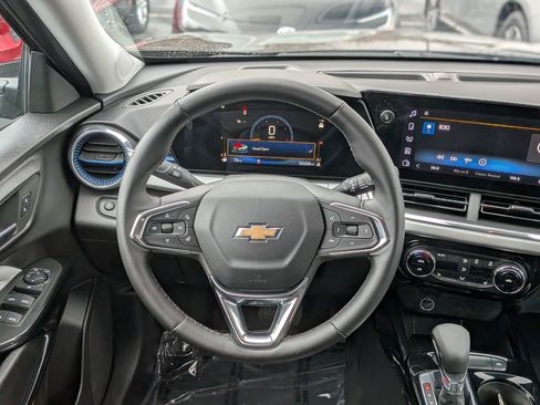 Certified 2025 Chevrolet Trax LT w/ LT Convenience Package image 20