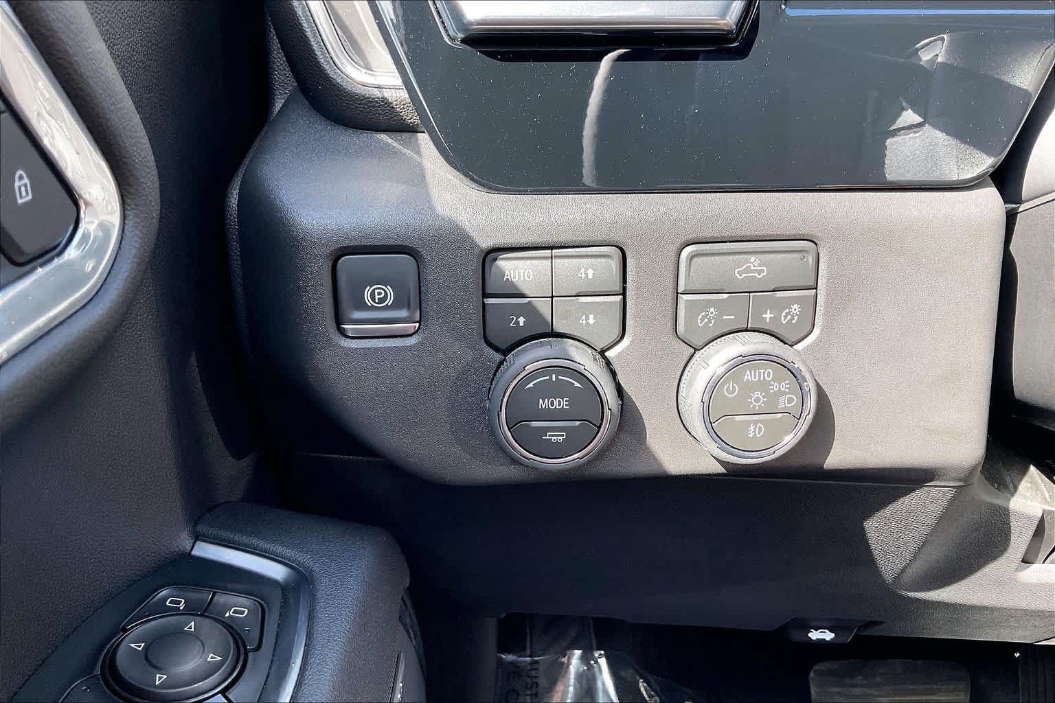 Used 2026 Chevrolet Silverado 1500 LT Trail Boss w/ Convenience Package II AWD/4WD image 56