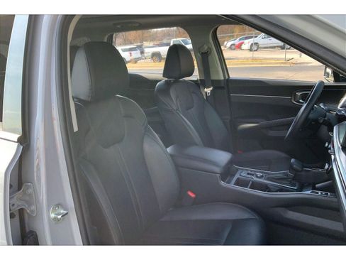 Used 2024 Kia Sorento S w/ Panoramic Sunroof Package image 7