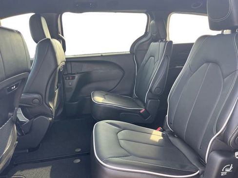New 2026 Chrysler Pacifica Limited w/ S Appearance Package image 13