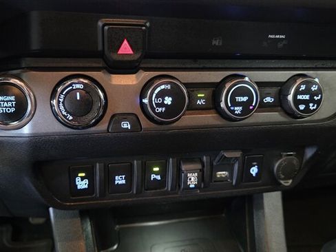 Used 2020 Toyota Tacoma TRD Sport w/ Technology Package AWD/4WD image 18