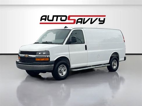 Used 2025 Chevrolet Express 2500 w/ Driver Convenience Package image 3