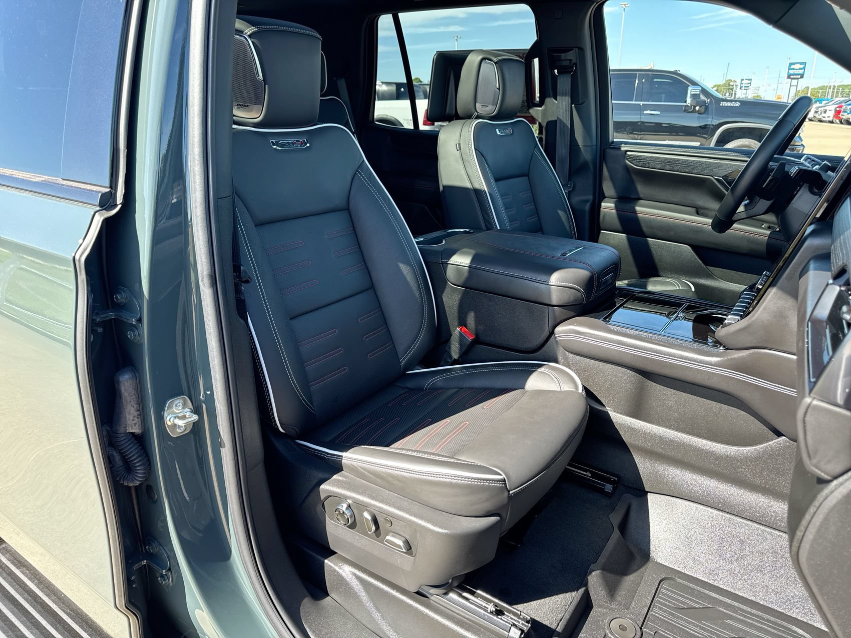 Used 2026 GMC Yukon AT4 Ultimate AWD/4WD image 29