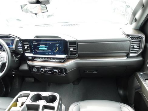 Used 2024 Chevrolet Silverado 1500 LT image 39