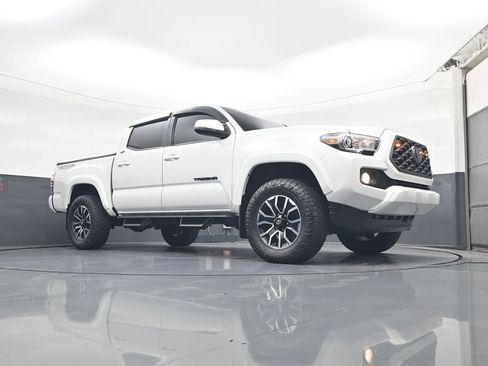 Used 2023 Toyota Tacoma TRD Sport image 18
