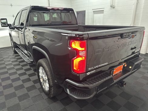 Used 2023 Chevrolet Silverado 2500 High Country w/ Z71 Off-Road Package AWD/4WD image 7