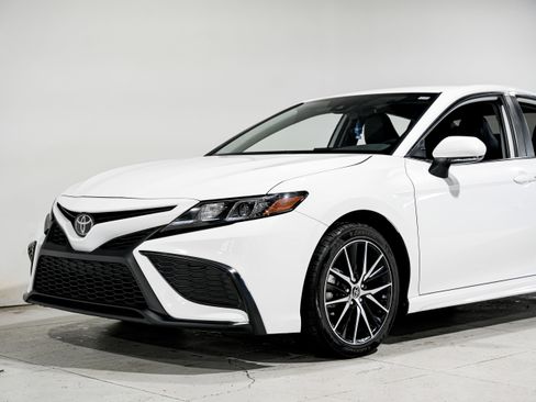 Used 2024 Toyota Camry SE FWD image 35