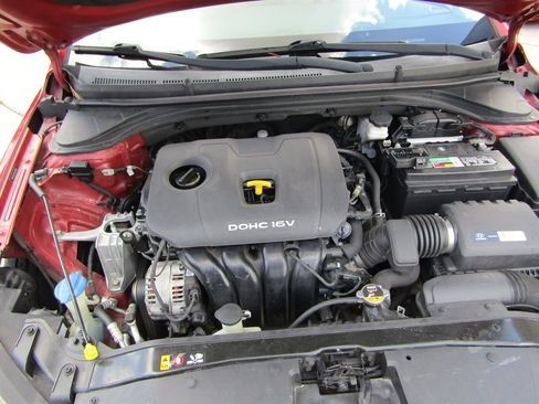 Used 2017 Hyundai Elantra SE FWD image 12