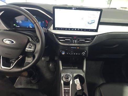 Used 2024 Ford Escape Platinum AWD/4WD image 9