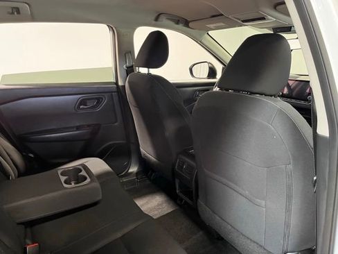 Used 2024 Nissan Rogue S FWD image 14