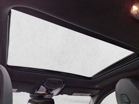 Used 2025 BMW M440i RWD image 17