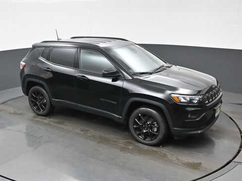 New 2026 Jeep Compass Latitude image 24