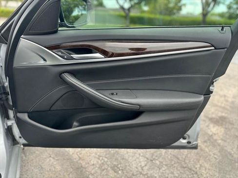 Used 2019 BMW 530e w/ Convenience Package RWD image 21