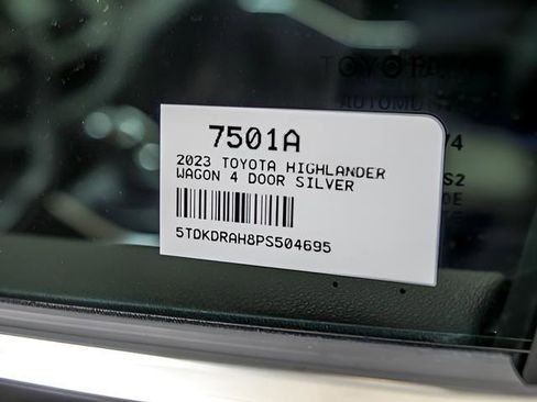 Used 2023 Toyota Highlander LE FWD image 29
