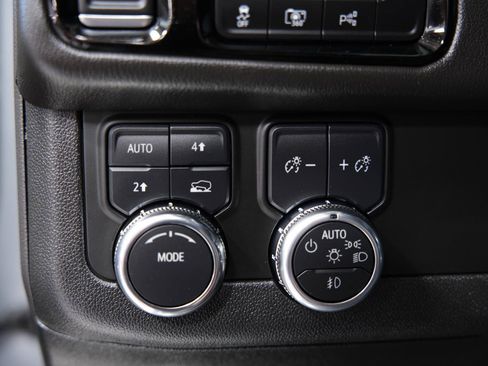 Used 2025 GMC Yukon Denali AWD/4WD image 41