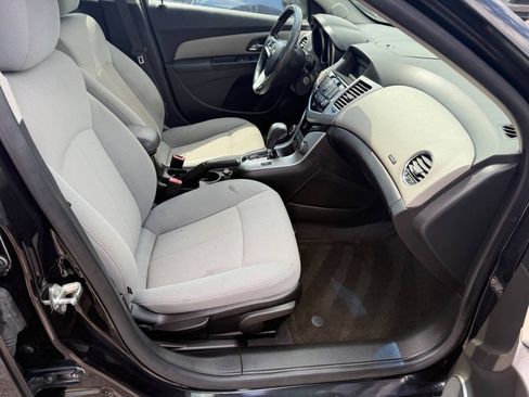 Used 2011 Chevrolet Cruze LT FWD image 8