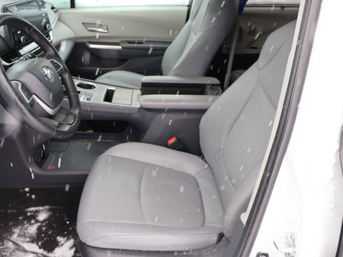 Used 2024 Toyota Sienna XLE image 40