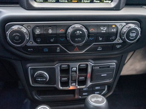 Used 2023 Jeep Wrangler Unlimited Sahara w/ Cold Weather Group AWD/4WD image 20