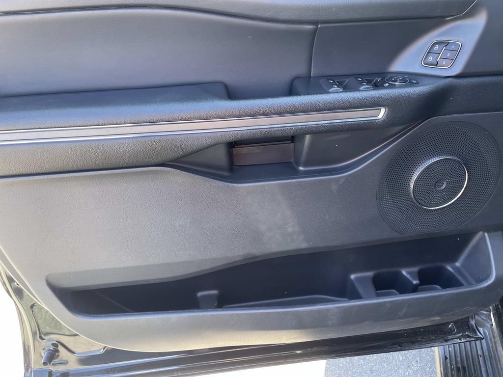 Used 2024 Ford Expedition XLT AWD/4WD image 16