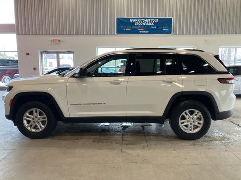 Used 2023 Jeep Grand Cherokee Laredo w/ Luxury Tech Group I image 8