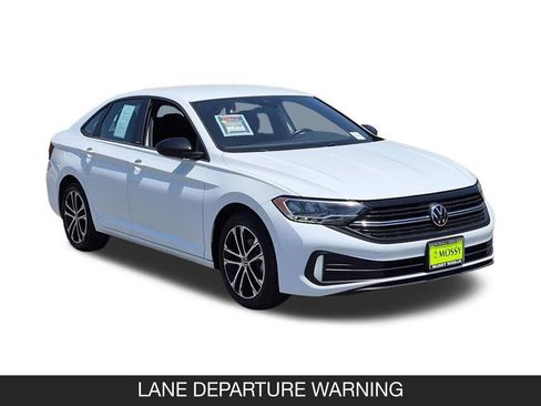 Used 2024 Volkswagen Jetta Sport FWD image 2