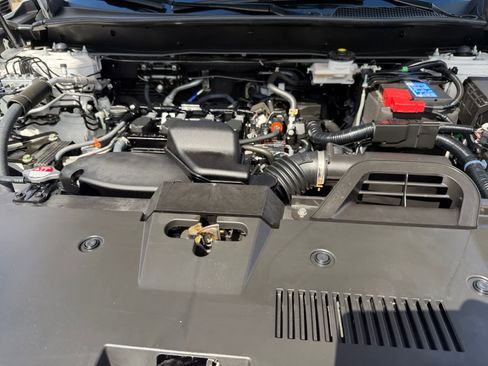 Used 2025 Honda CR-V EX image 8