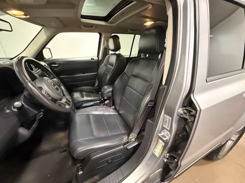Used 2017 Jeep Patriot High Altitude AWD/4WD image 12