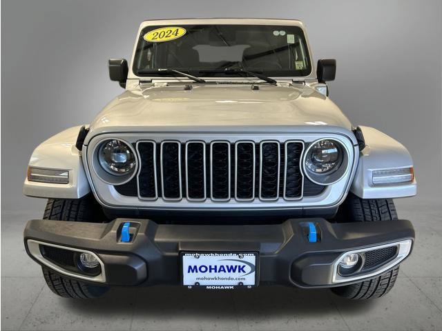 Used 2024 Jeep Wrangler Unlimited Sahara AWD/4WD image 9