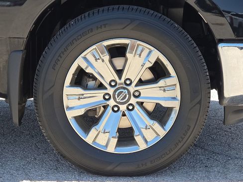 Used 2018 Nissan Titan SV w/ SV Convenience Package RWD image 8