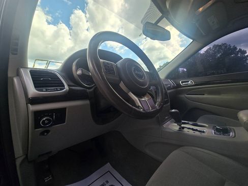 Used 2012 Jeep Grand Cherokee Laredo w/ Laredo E Group AWD/4WD image 19