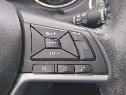 Used 2018 Nissan Rogue SV FWD image 25