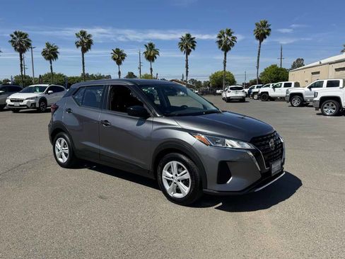 Used 2021 Nissan Kicks S image 11
