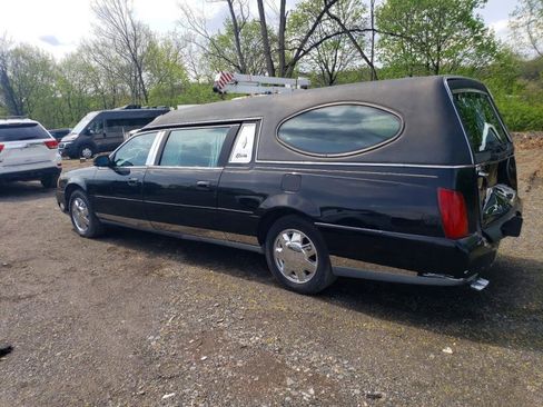 Used 2003 Cadillac De Ville Hearse FWD image 3