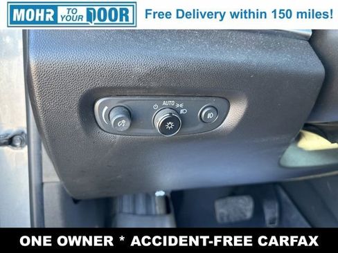 Used 2021 Chevrolet Traverse LT image 22