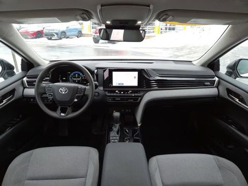 Used 2025 Toyota Camry LE image 21