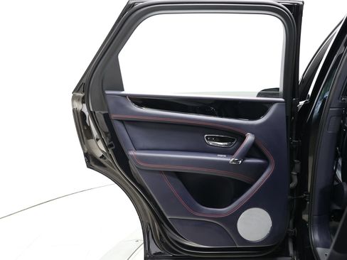 Used 2019 Bentley Bentayga AWD/4WD image 46