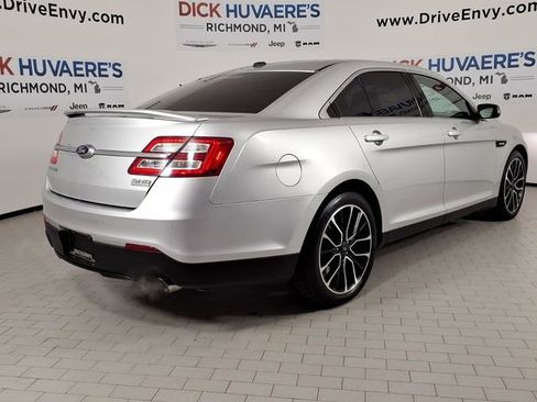 Used 2018 Ford Taurus SHO image 4