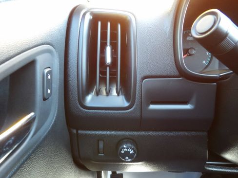 Used 2022 Chevrolet Colorado LT w/ Fleet Safety Package RWD image 19