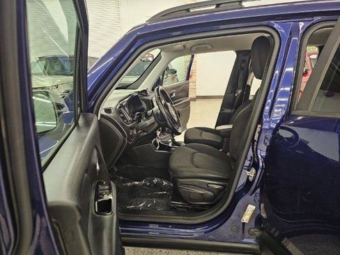 Used 2018 Jeep Renegade Altitude FWD image 8