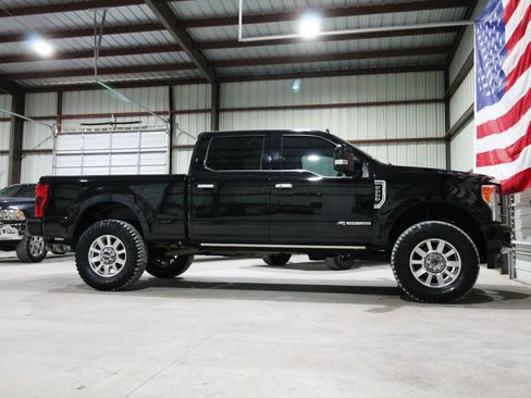 Used 2019 Ford F250 Limited AWD/4WD image 15
