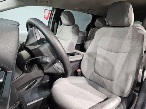 Used 2025 Toyota Sienna LE FWD image 24