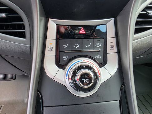 Used 2011 Hyundai Elantra GLS FWD image 13