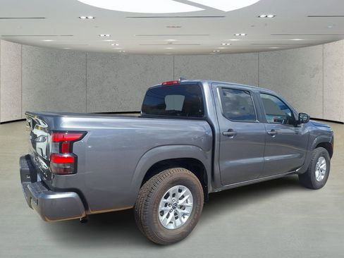 Used 2024 Nissan Frontier SV image 5