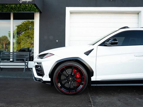 Used 2021 Lamborghini Urus AWD/4WD image 11