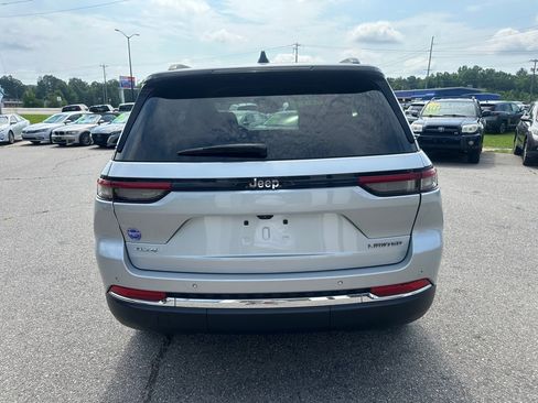 Used 2022 Jeep Grand Cherokee Limited AWD/4WD image 4